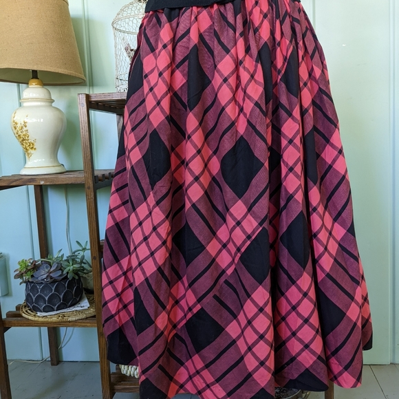 Vintage Hand Made Skirt - Picture 2 of 9